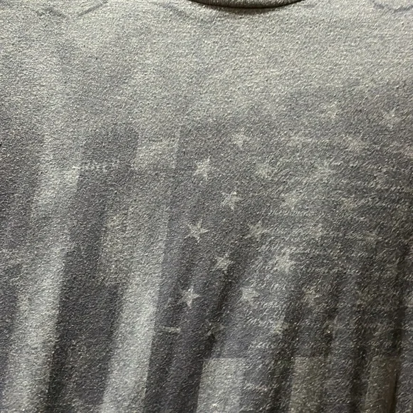 Apt 9 T-shirt - Picture 2 of 3